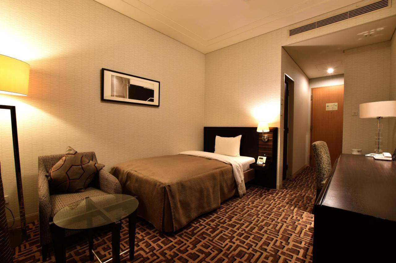 Okura Chiba Hotel Exterior foto